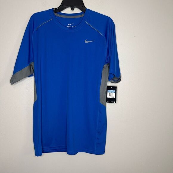 Nike Dri-Fit Tshirt NWT - Picture 1 of 3